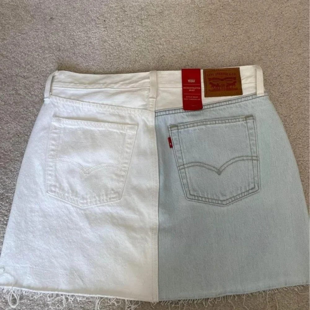 Denim Levi's Skirt - Size 28 - Picture 3 of 4
